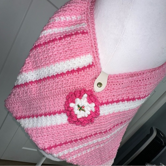 Handmade Pink and White Crochet Shoulder Bag with Faux Leather Snap Closure - Picture 2 of 9